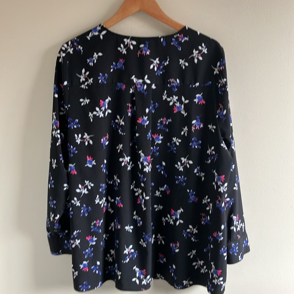 Lane Bryant flowy long sleeve floral blouse size 18 adjustable sleeves - Picture 8 of 8